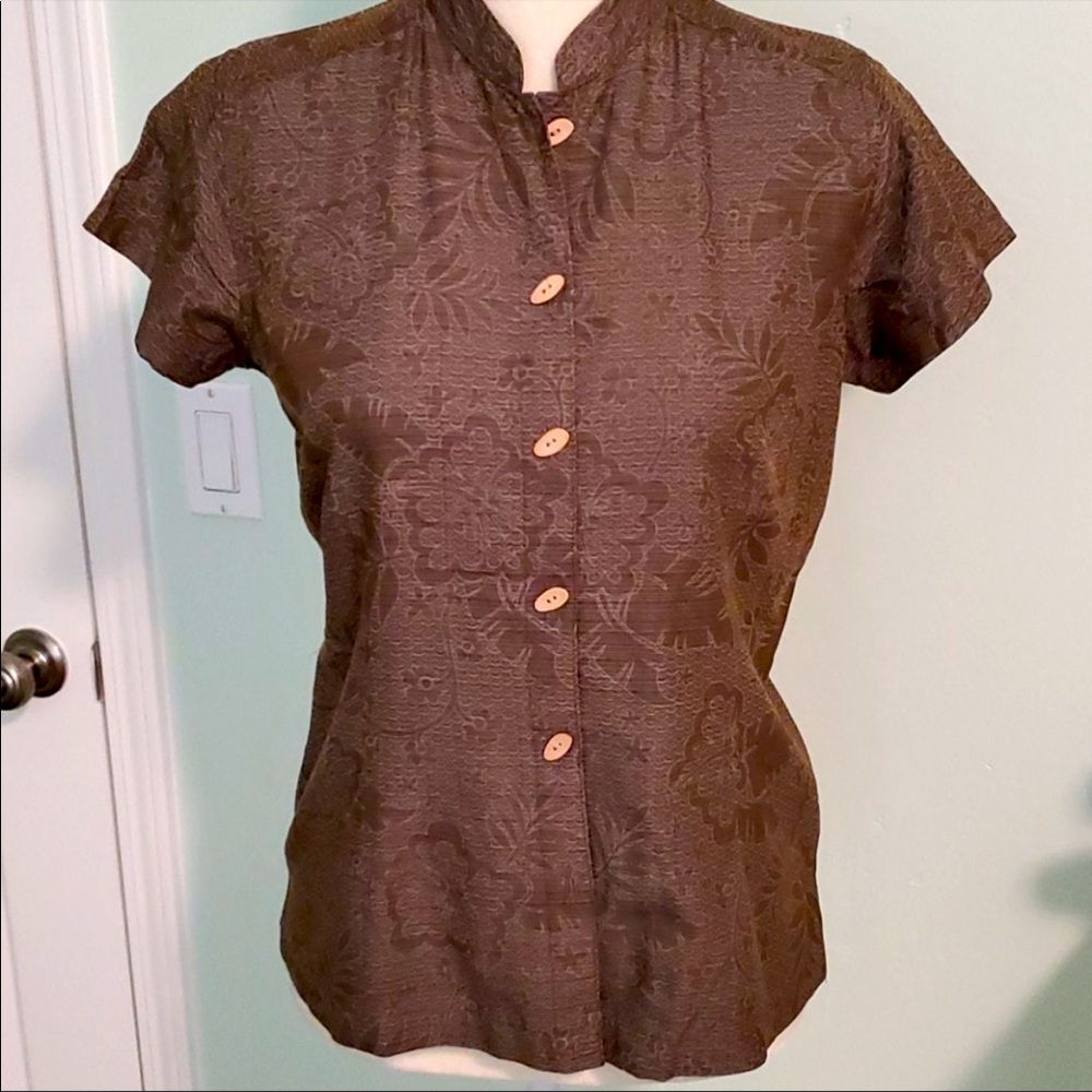 NWOT Columbia Brown w/Design Button Down Top w/Bone-like Buttons Short Sleeves